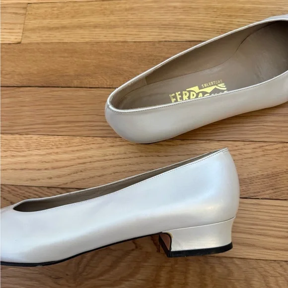 Ferragamo Women White Pumps size 9.5 - Picture 8 of 12